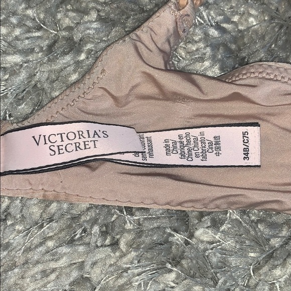 (2) Victoria Secret bras - Picture 3 of 4